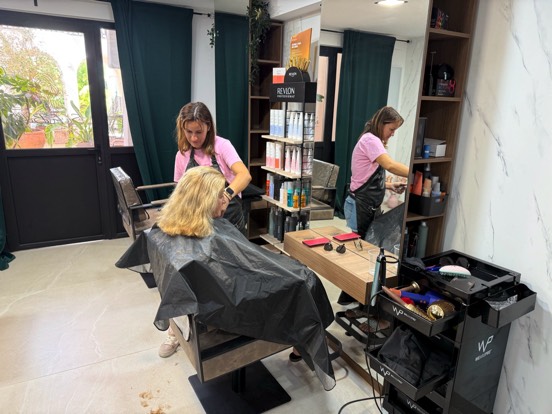hairdresser salon cutting picture